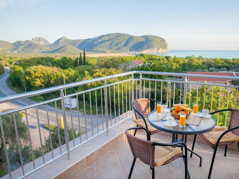 Pansion Nobel Hotell Petrovac Eksteriør bilde