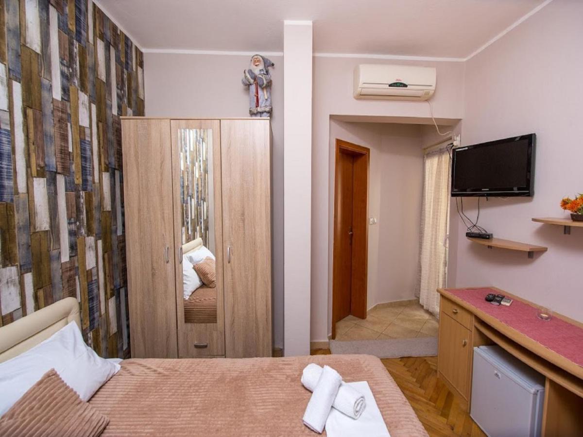 Pansion Nobel Hotell Petrovac Eksteriør bilde